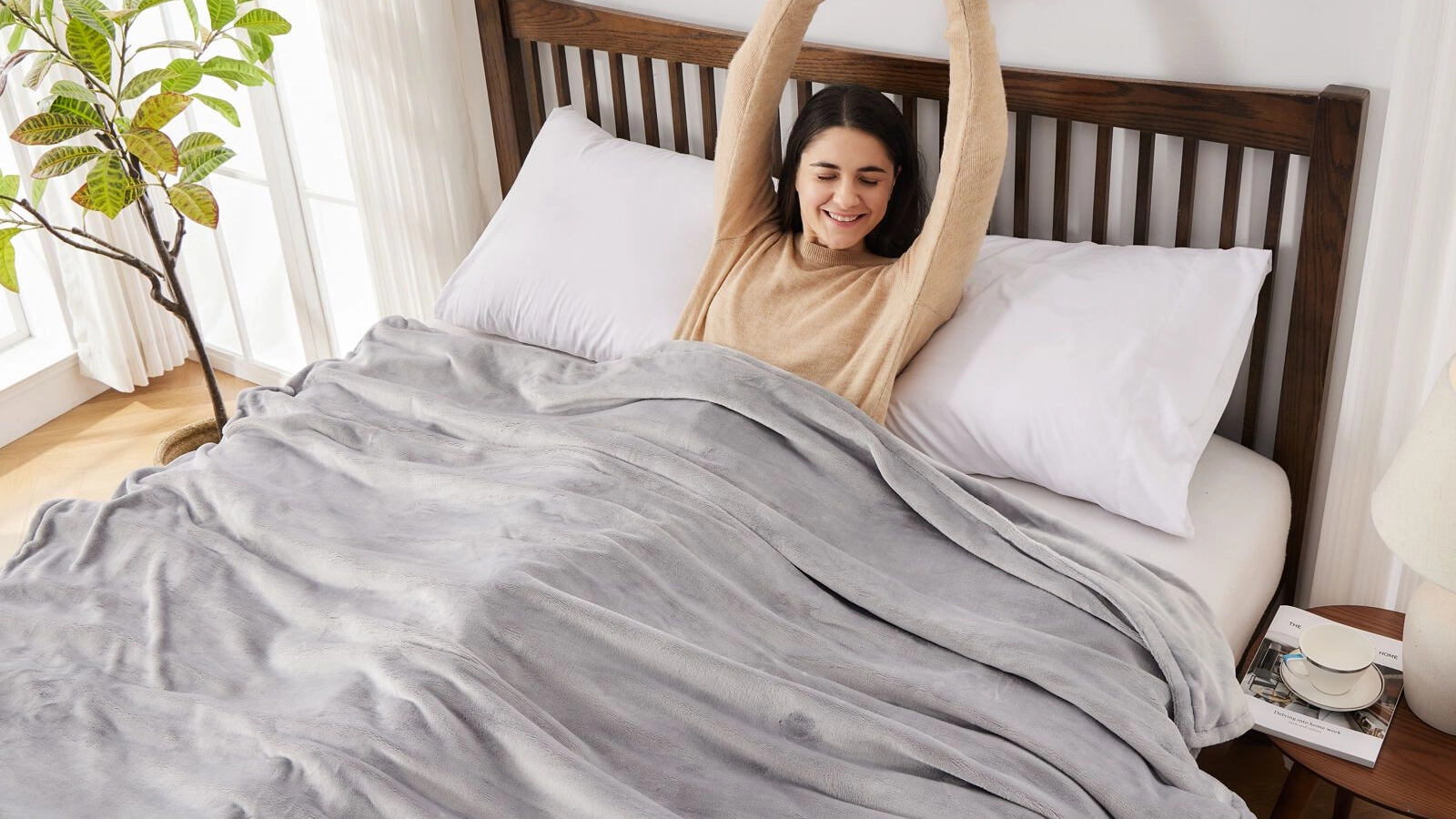 Can People Sleep with an Electric Heated Under Blanket On?